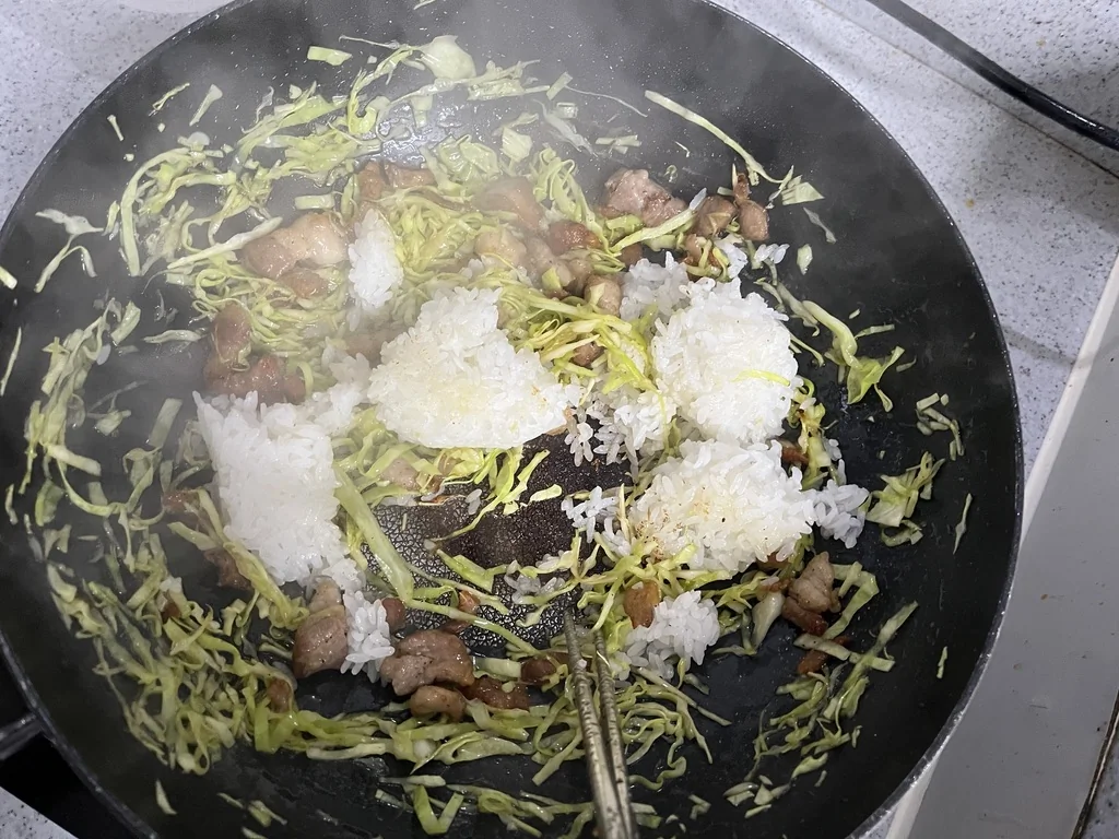 ご飯を投入